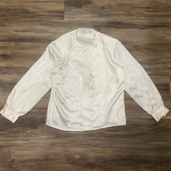 peters and ashley Tops - Peters & Ashley White Vintage Long Sleeve Blouse